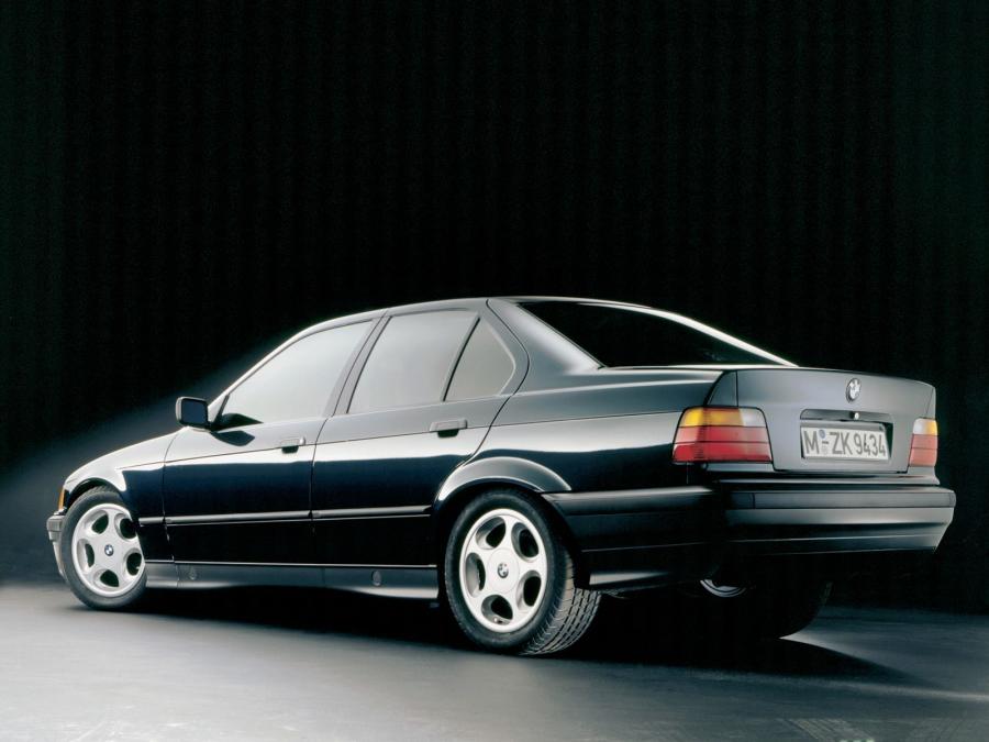  BMW 318i Sedan 1990 года  (фото 2 из 2)